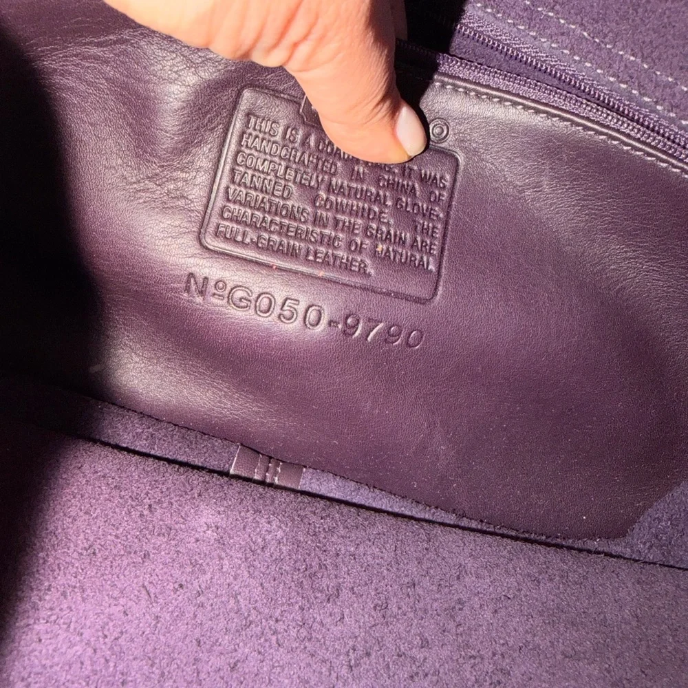 Vintage eggplant coach city bag Classic Leather Crossbody Bag in aubergine - Picture 6 of 15